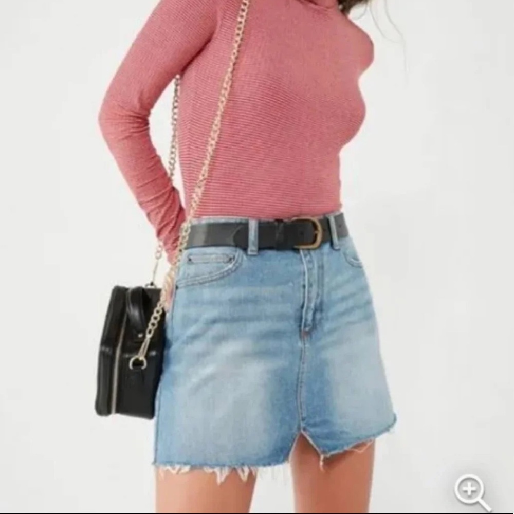 BDG Urban Outfitters light wash distressed raw hem mini jean skirt size XS